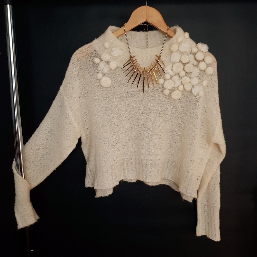 Sleep on snow semi cropped sweater